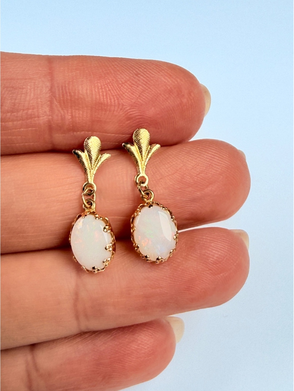 14K Solid Yellow Gold Natural Opal Oval Scallop Dangle Vintage Earrings